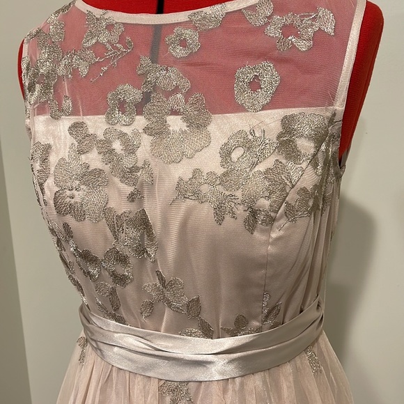NWOT JESSICA HOWARD CHAMPAGNE FORMAL DRESS,  SIZE 8 - Picture 2 of 9
